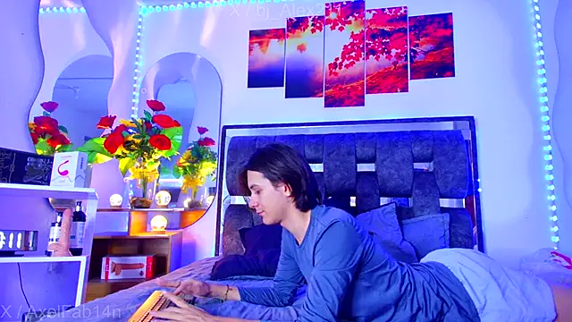 Snapshot of Alex_and_Fabian chatting on 10/13/25, 08:42 Alex and Fabian online show from 10/13/25, 08:42