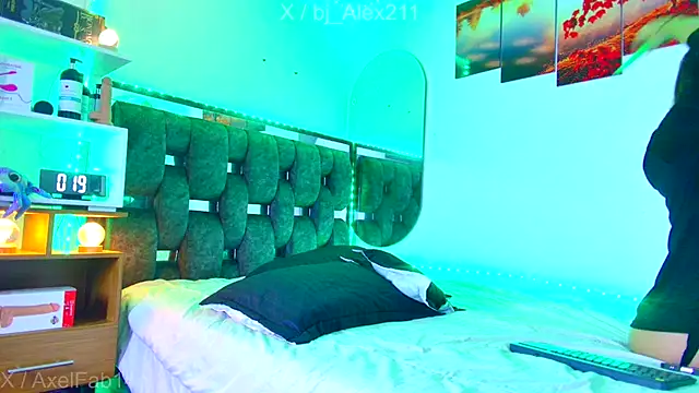 Snapshot of Alex_and_Fabian chatting on 11/07/25, 09:04 Alex and Fabian online show from 11/07/25, 09:04