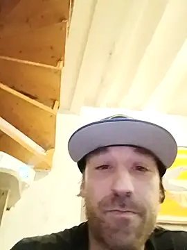 Snapshot of Crookedcook82@xh chatting on 03/25/26, 09:10 Crookedcook82xh online show from 03/25/26, 09:10