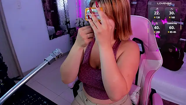 Snapshot of AlessiaDouce chatting on 02/12/25, 08:29 AlessiaDouce online show from 02/12/25, 08:29