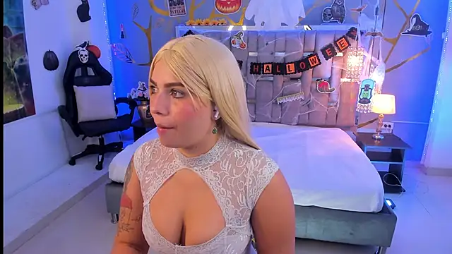 Snapshot of AlessiaDouce chatting on 10/24/25, 04:53 AlessiaDouce online show from 10/24/25, 04:53