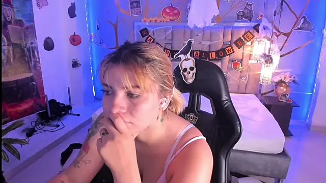 Snapshot of AlessiaDouce chatting on 10/29/25, 04:26 AlessiaDouce online show from 10/29/25, 04:26