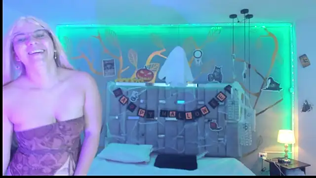 Snapshot of AlessiaDouce chatting on 10/31/25, 04:57 AlessiaDouce online show from 10/31/25, 04:57