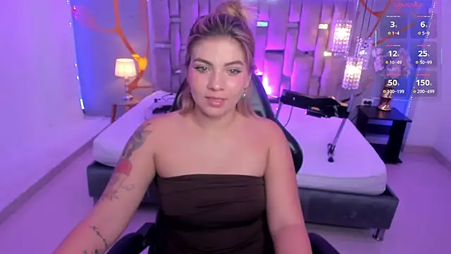 Snapshot of AlessiaDouce chatting on 11/09/25, 04:44 AlessiaDouce online show from 11/09/25, 04:44