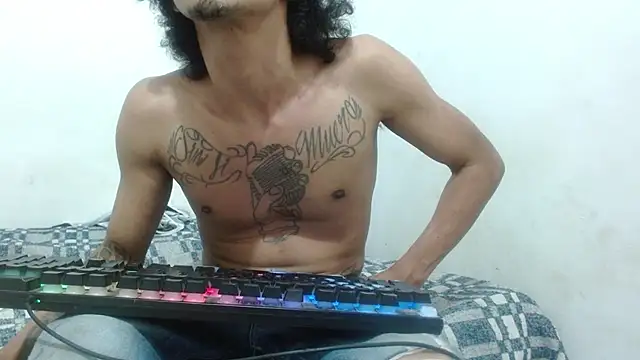 Snapshot of damian_bottom_bigcock chatting on 12/12/24, 12:05 damian bottom bigcock online show from 12/12/24, 12:05