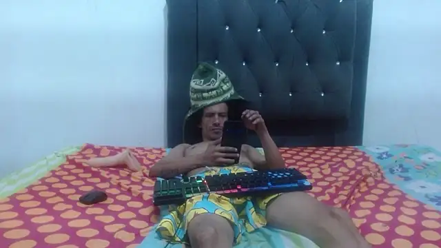 Snapshot of damian_bottom_bigcock chatting on 01/31/25, 06:46 damian bottom bigcock online show from 01/31/25, 06:46