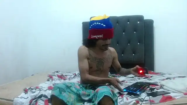 Snapshot of damian_bottom_bigcock chatting on 02/17/25, 03:36 damian bottom bigcock online show from 02/17/25, 03:36