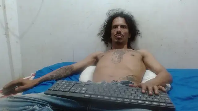 Snapshot of damian_bottom_bigcock chatting on 12/17/25, 11:33 damian bottom bigcock online show from 12/17/25, 11:33