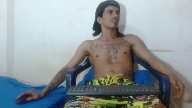 Snapshot of damian_bottom_bigcock chatting on 01/08/26, 12:24 damian bottom bigcock online show from 01/08/26, 12:24