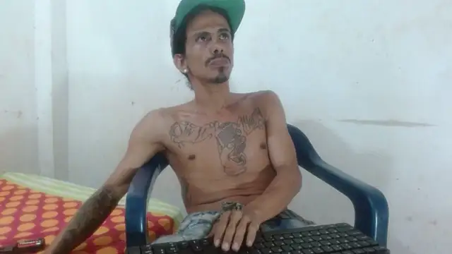 Snapshot of damian_bottom_bigcock chatting on 02/01/26, 10:19 damian bottom bigcock online show from 02/01/26, 10:19