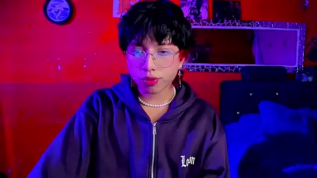 Snapshot of AnggelONfiree chatting on 02/22/25, 05:12 AnggelONfiree online show from 02/22/25, 05:12