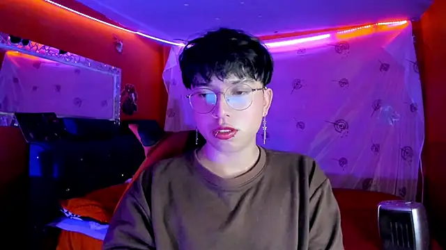 Snapshot of AnggelONfiree chatting on 09/17/25, 05:31 AnggelONfiree online show from 09/17/25, 05:31