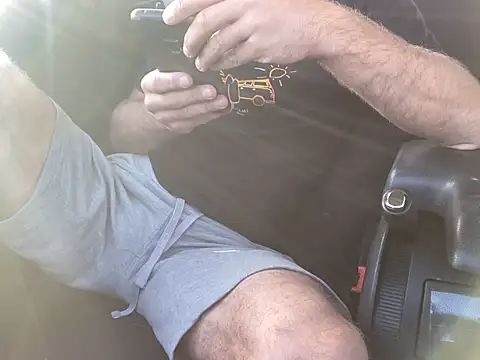 Snapshot of Zbochunec chatting on 03/21/25, 04:07 Zbochunec online show from 03/21/25, 04:07