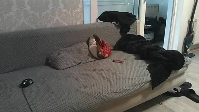 Snapshot of Zbochunec chatting on 12/03/25, 11:30 Zbochunec online show from 12/03/25, 11:30