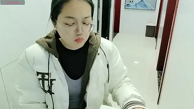luoxuwen online show from 12/05/24, 03:04