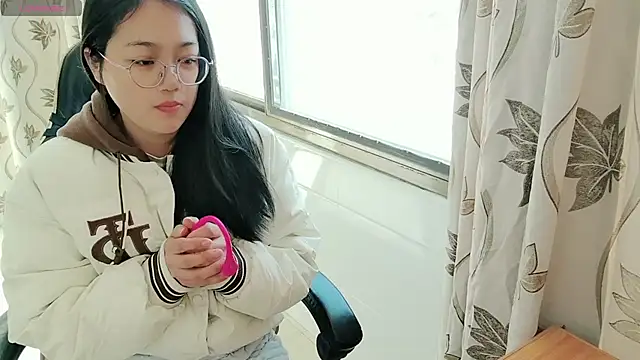 luoxuwen online show from 12/28/24, 03:58