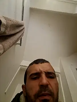 Snapshot of midouch92tns chatting on 09/28/25, 08:52 midouch92tns online show from 09/28/25, 08:52