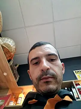 Snapshot of midouch92tns chatting on 10/06/25, 07:17 midouch92tns online show from 10/06/25, 07:17