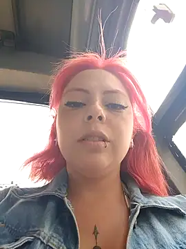 Snapshot of madelaine- chatting on 01/28/25, 06:49 madelaine- online show from 01/28/25, 06:49