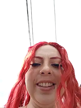 Snapshot of madelaine- chatting on 02/20/25, 07:52 madelaine- online show from 02/20/25, 07:52