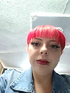 Snapshot of madelaine- chatting on 02/23/25, 06:01 madelaine- online show from 02/23/25, 06:01