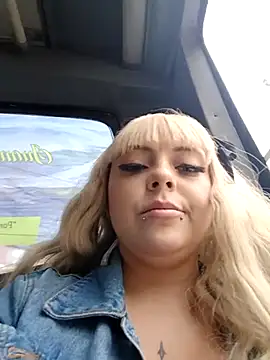 Snapshot of madelaine- chatting on 03/05/25, 06:01 madelaine- online show from 03/05/25, 06:01