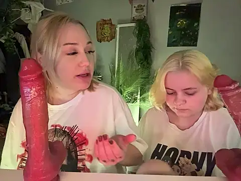 Snapshot of DaisyBooom chatting on 02/21/26, 08:32 DaisyBooom online show from 02/21/26, 08:32