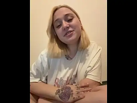 Snapshot of DaisyBooom chatting on 03/01/26, 07:27 DaisyBooom online show from 03/01/26, 07:27