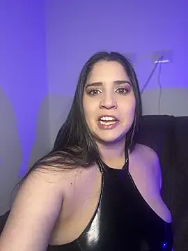 Snapshot of valentina_jonnes1 chatting on 12/18/25, 03:12 valentina jonnes1 online show from 12/18/25, 03:12