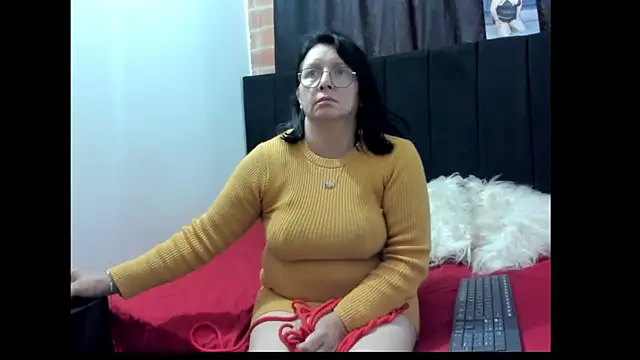 Snapshot of Evaaross_2345 chatting on 12/17/24, 12:11 Evaaross 2345 online show from 12/17/24, 12:11