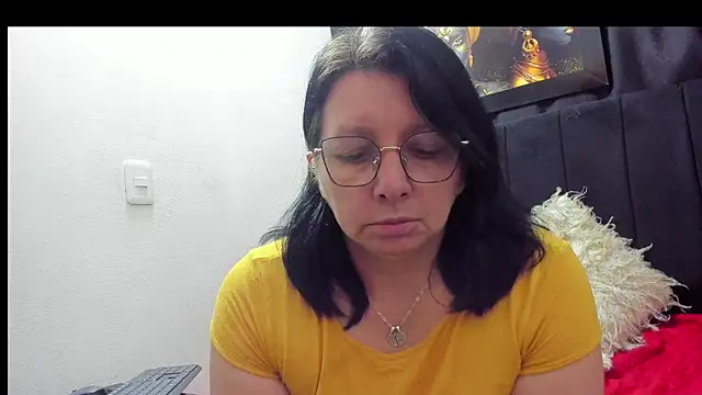 Evaaross 2345 online show from 11/19/25, 09:48