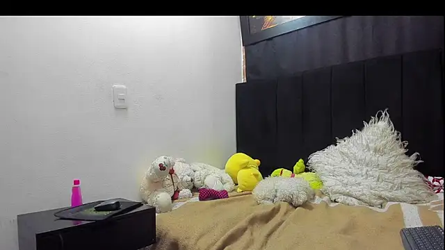 Evaaross 2345 online show from 02/05/26, 12:32