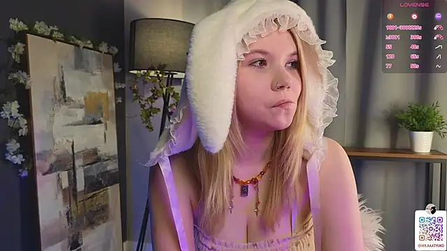 Snapshot of DaisyElmers chatting on 02/01/25, 01:12 DaisyElmers online show from 02/01/25, 01:12