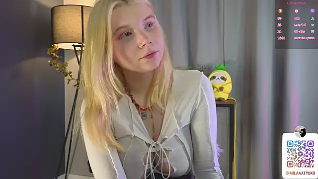 Snapshot of DaisyElmers chatting on 02/04/25, 08:46 DaisyElmers online show from 02/04/25, 08:46