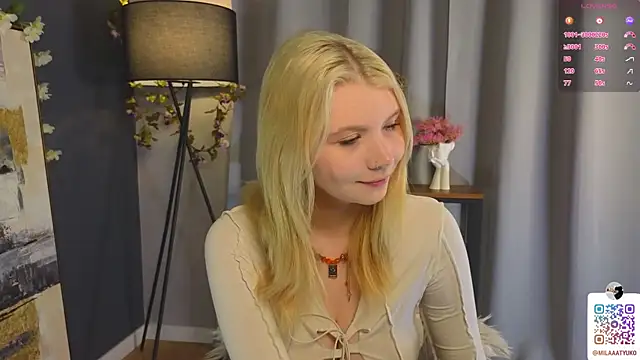 Snapshot of DaisyElmers chatting on 02/08/25, 02:26 DaisyElmers online show from 02/08/25, 02:26