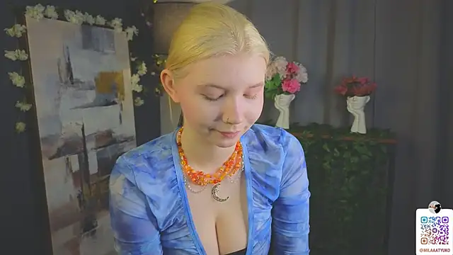 Snapshot of DaisyElmers chatting on 02/16/25, 02:20 DaisyElmers online show from 02/16/25, 02:20