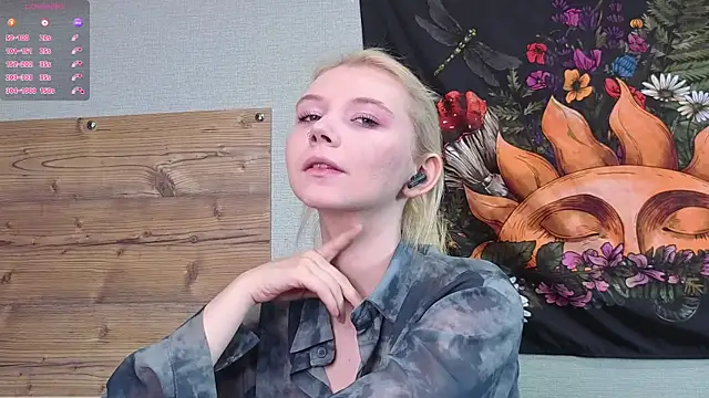 Snapshot of DaisyElmers chatting on 10/02/25, 03:57 DaisyElmers online show from 10/02/25, 03:57