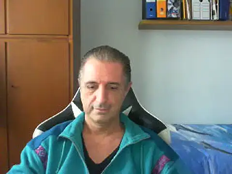 Snapshot of lliuk70mi chatting on 12/15/24, 01:32 lliuk70mi online show from 12/15/24, 01:32