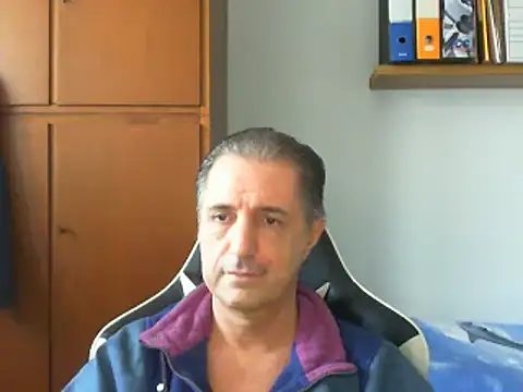 Snapshot of lliuk70mi chatting on 01/18/25, 12:47 lliuk70mi online show from 01/18/25, 12:47