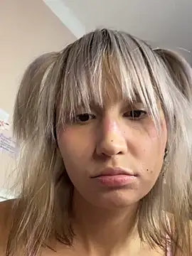 Snapshot of bigbabykiki chatting on 11/15/25, 04:47 bigbabykiki online show from 11/15/25, 04:47