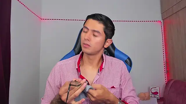 Snapshot of Ethan_Sai___ chatting on 12/04/24, 01:14 Ethan Sai    online show from 12/04/24, 01:14