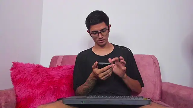 Snapshot of Ethan_Sai___ chatting on 12/14/24, 12:11 Ethan Sai    online show from 12/14/24, 12:11