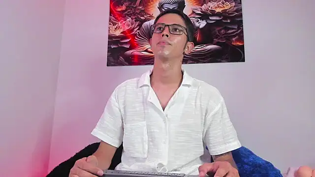 Snapshot of Ethan_Sai___ chatting on 02/17/25, 08:04 Ethan Sai    online show from 02/17/25, 08:04