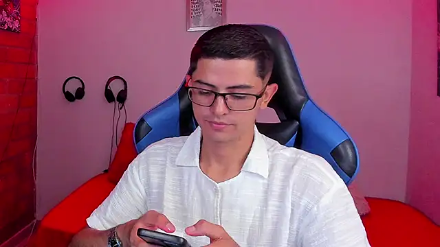 Snapshot of Ethan_Sai___ chatting on 10/15/25, 03:17 Ethan Sai    online show from 10/15/25, 03:17