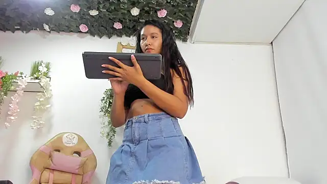 cute mia23 online show from 12/03/24, 09:33