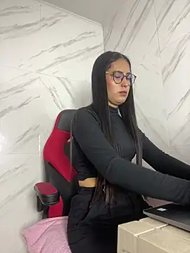 Snapshot of CAM_21X chatting on 03/13/25, 01:18 CAM 21X online show from 03/13/25, 01:18