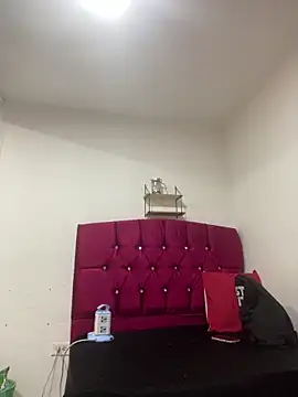 Snapshot of CAM_21X chatting on 03/19/25, 10:00 CAM 21X online show from 03/19/25, 10:00