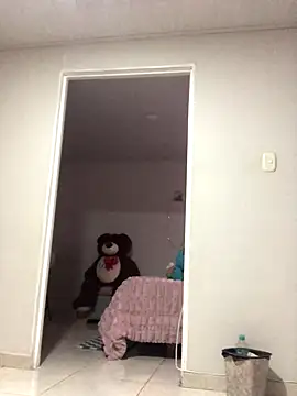 Snapshot of CAM_21X chatting on 10/29/25, 11:12 CAM 21X online show from 10/29/25, 11:12