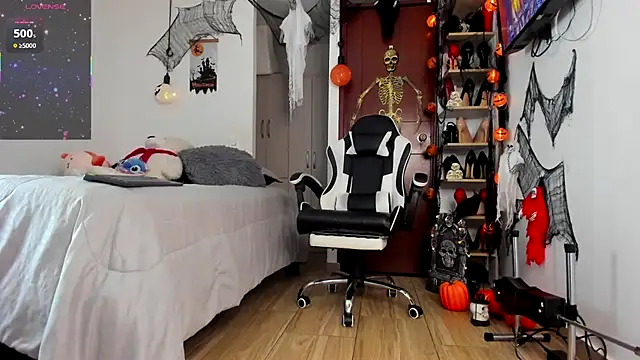 Snapshot of SophieBaker__ chatting on 10/30/25, 06:48 SophieBaker online show from 10/30/25, 06:48