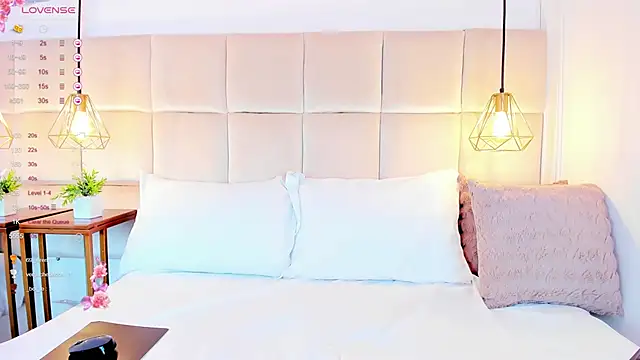 LinaGlam online show from 01/07/25, 10:41